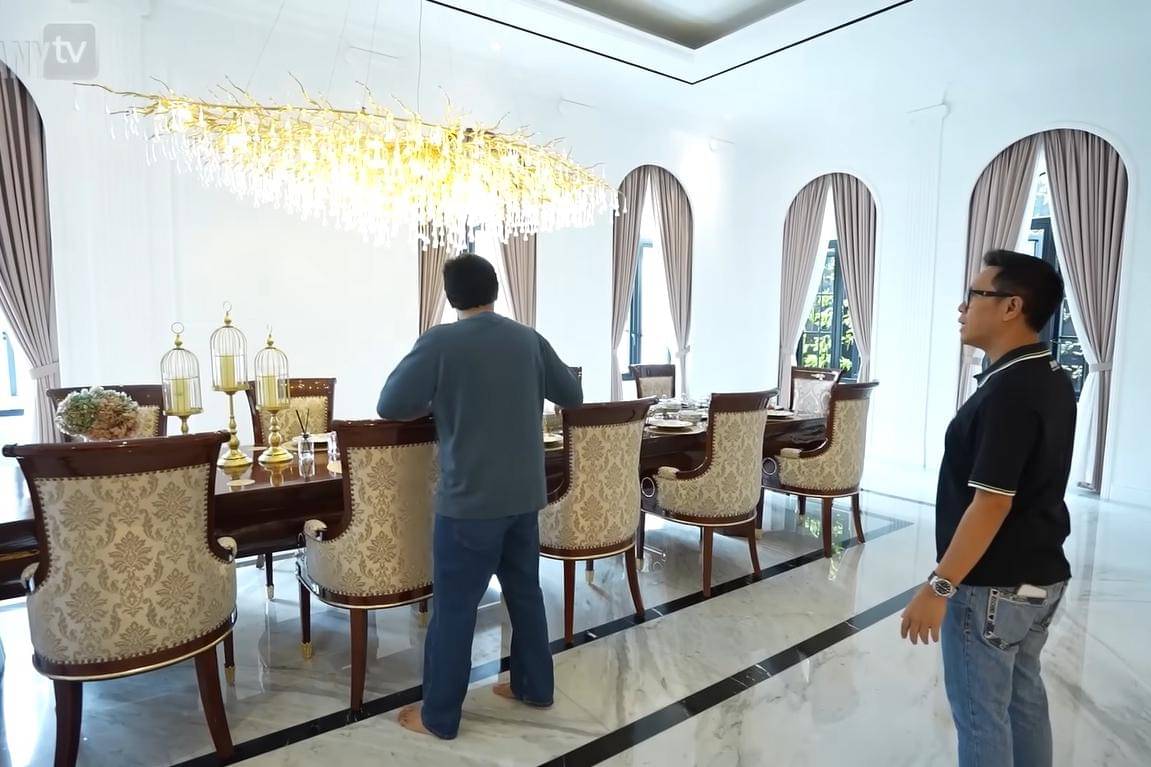 Foto Rumah Eko Patrio sebelum Dijarah