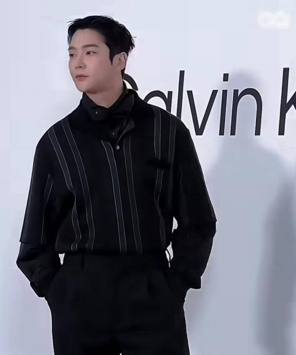 Penampilan Terbaru Rowoon di Calvin Klein yang Bikin Heboh