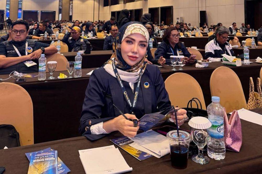 Potret Bella Shofie saat Jadi Anggota DPR, Tampil Glamor