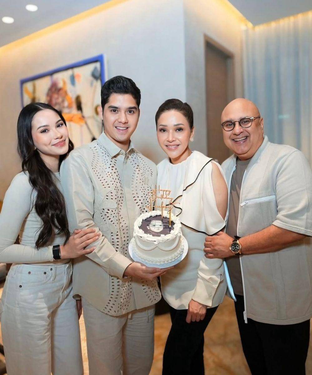 Maia Sekeluarga Rayakan Ulang Tahun Al Ghazali dengan Nuansa Putih