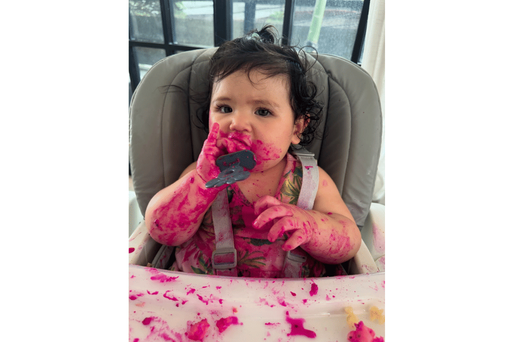 Lahapnya Hagia saat makan es krim buah naga, gemas banget.png