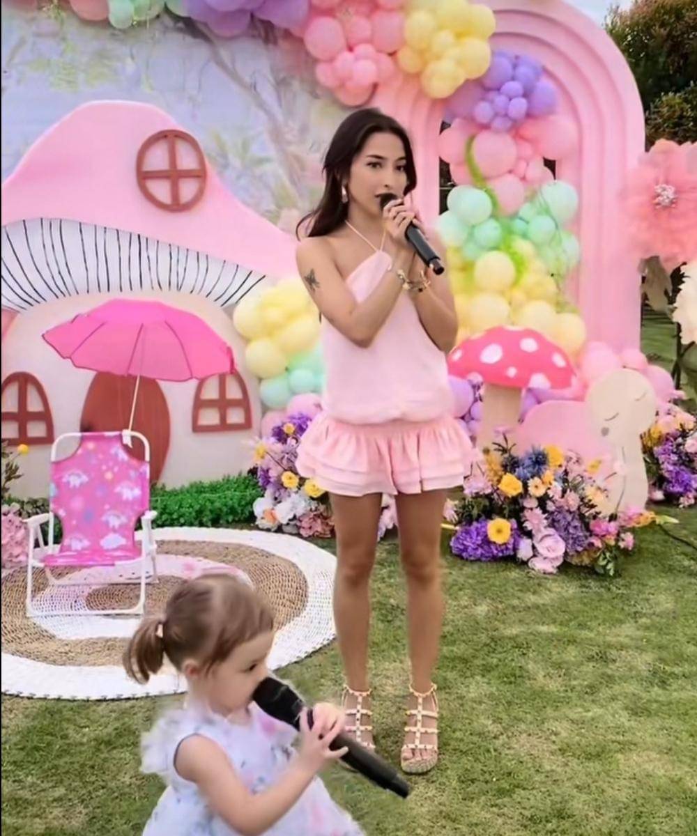 Penampilan Jennifer Coppen saat Merayakan Ulang Tahun Kamari ke-2 (1).jpg