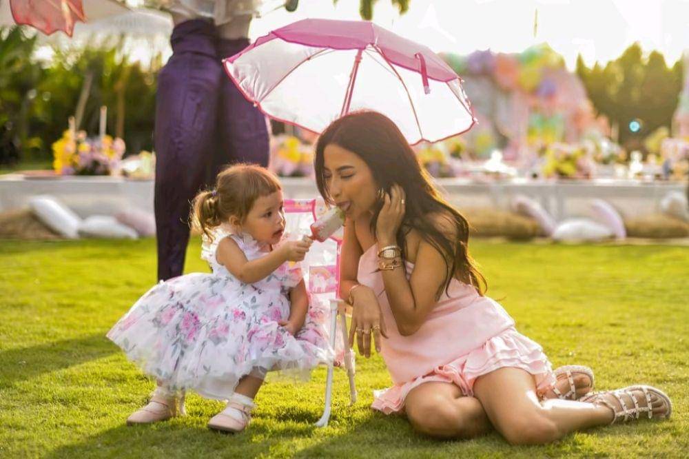 Penampilan Jennifer Coppen saat Merayakan Ulang Tahun Kamari ke-2.jpg