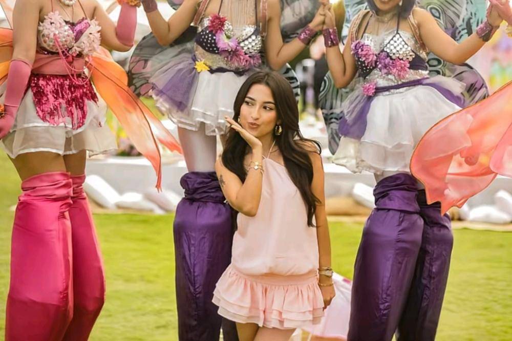 Penampilan Jennifer Coppen saat Merayakan Ulang Tahun Kamari ke-2 (3).jpg