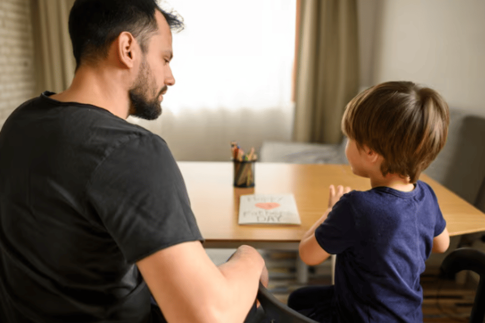 Anak Memukul Mamanya? Ini yang Harus Papa Lakukan!