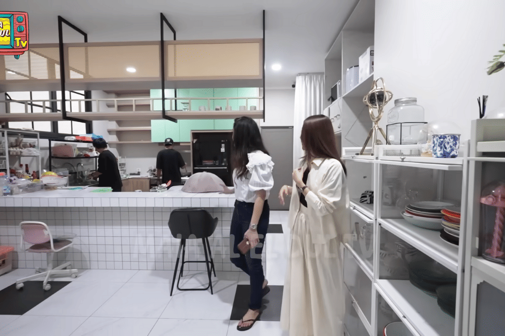 Foto Dapur di Rumah Sarwendah
