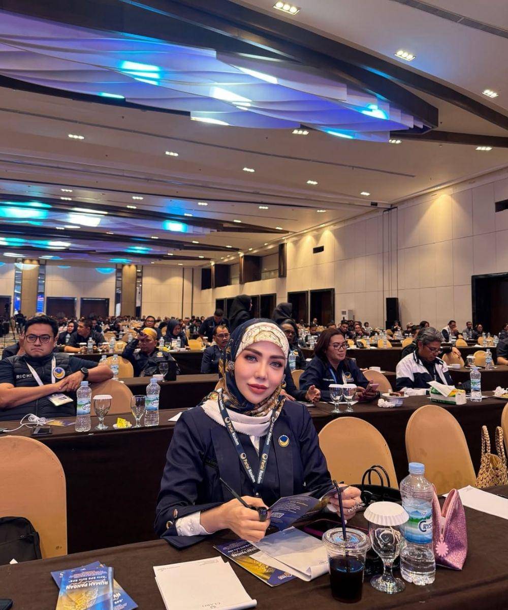 Potret Bella Shofie saat Jadi Anggota DPR, Tampil Glamor