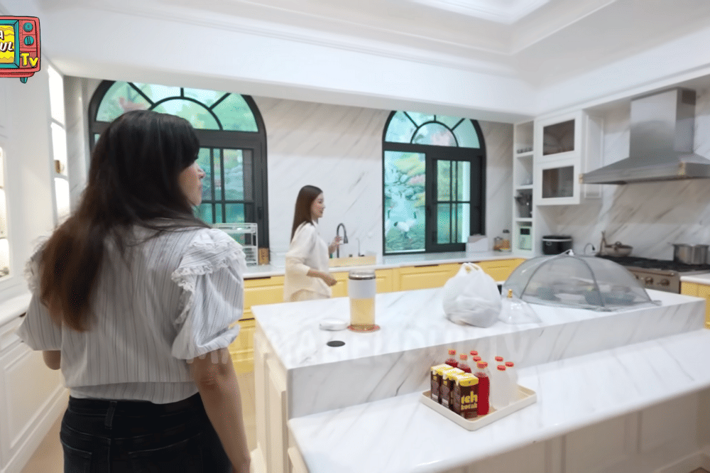 Foto Dapur di Rumah Sarwendah