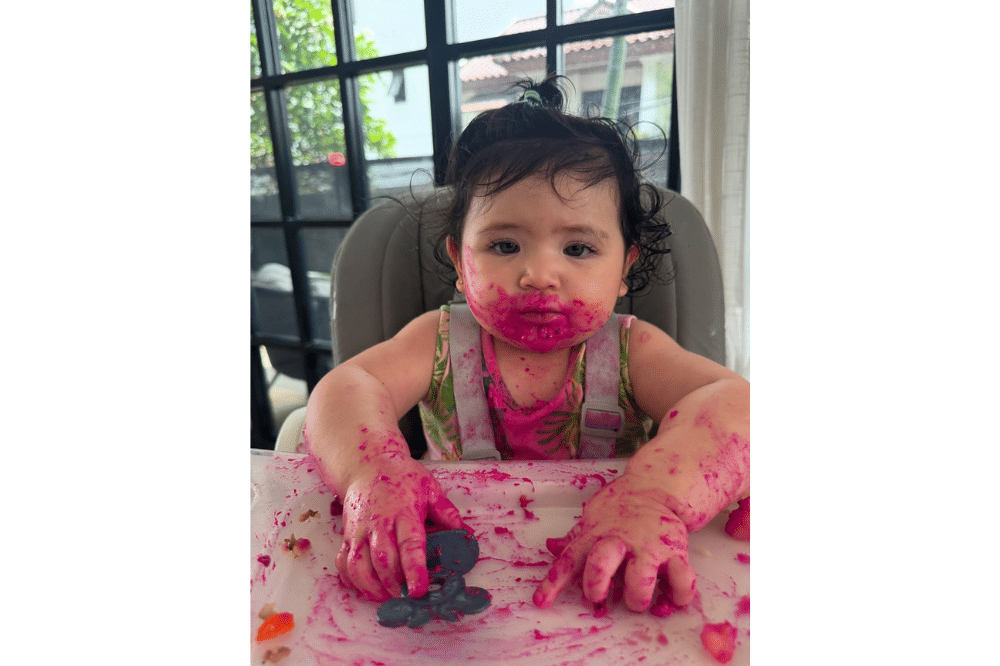 _Hagia akhirnya berhasil menghabiskan es krimnya, pintar banget.png