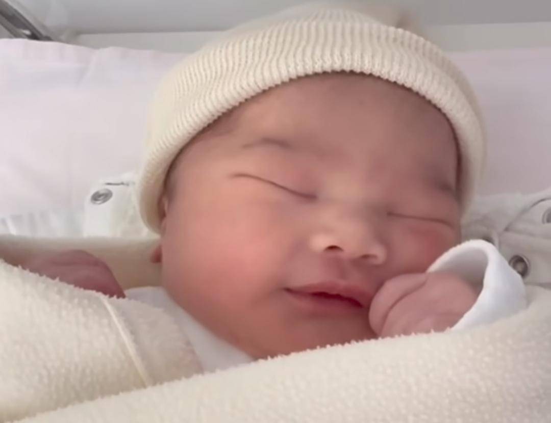 Nadia Soekarno dan Kama Soekarno menyambut anak pertama