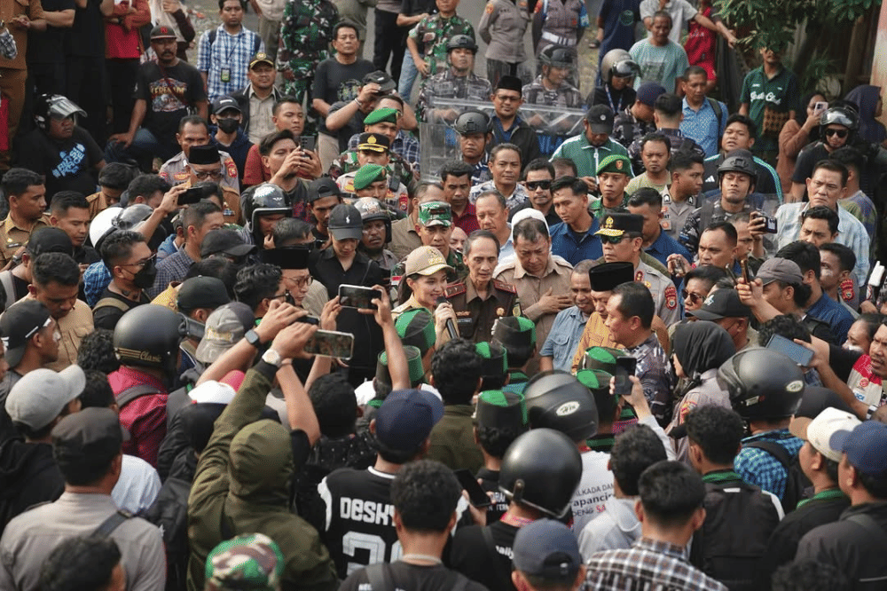 Temui dan Dengarkan Rakyat, Sherly Tjoanda Disambut Pujian Positif 3.png