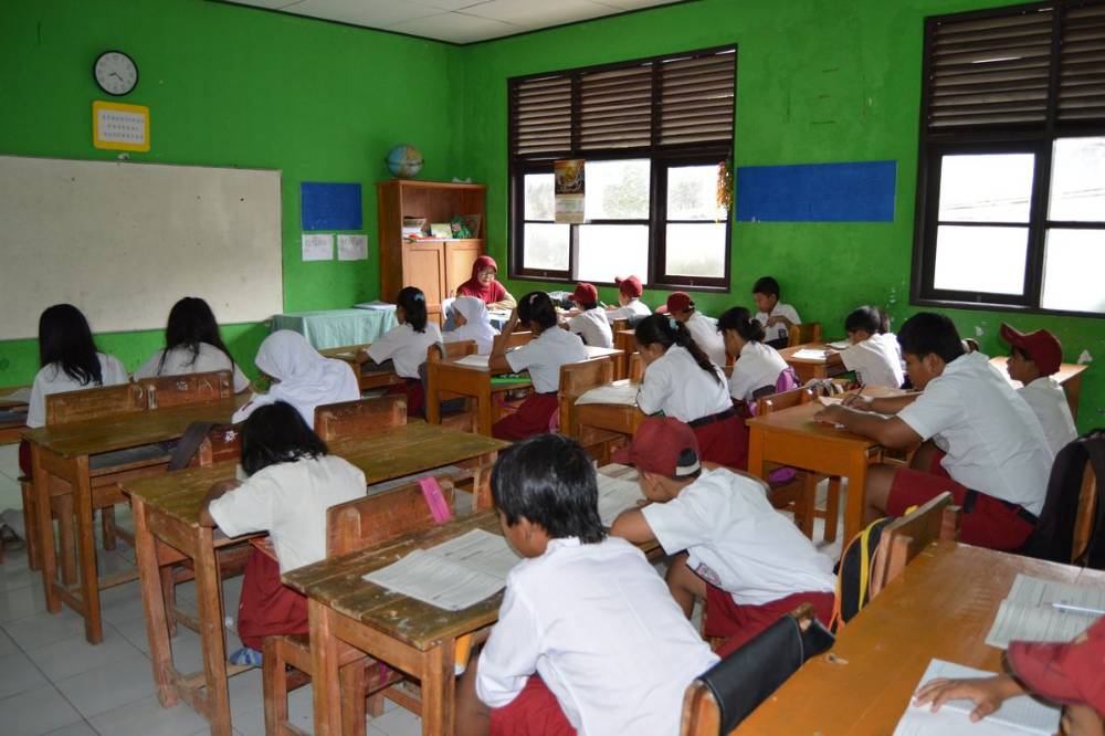 Siswa sedang belajar di kelas