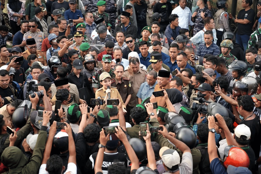 Temui dan Dengarkan Rakyat, Sherly Tjoanda Disambut Pujian Positif 4.png