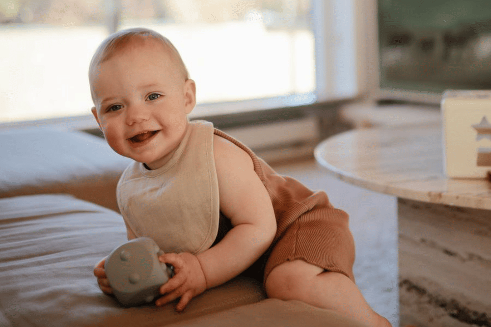 Bayi sedang bermain .png