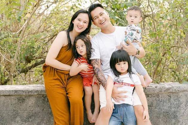 Fakta Keluarga Eza Gionino