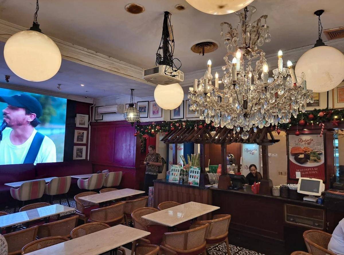 5 Cafe 24 Jam di Jakarta Pusat, Strategis dan Cozy