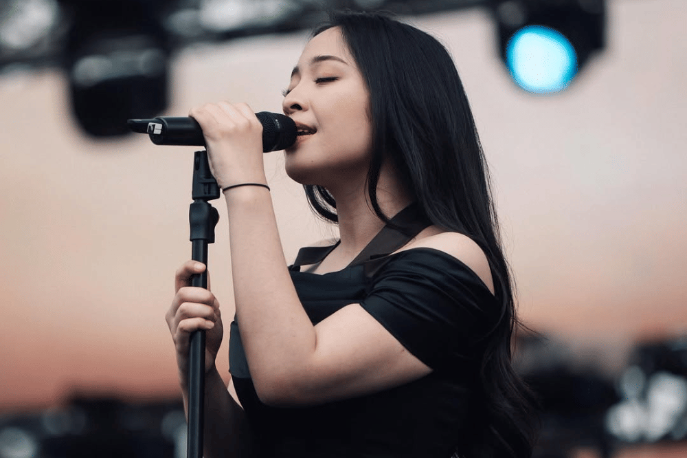 5 Lagu Cinta Hindia Ini Cocok Dinyanyikan Bernadya di Pestapora 2025