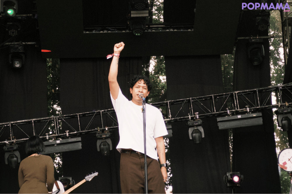 Hindia membawakan Bernadya 2 