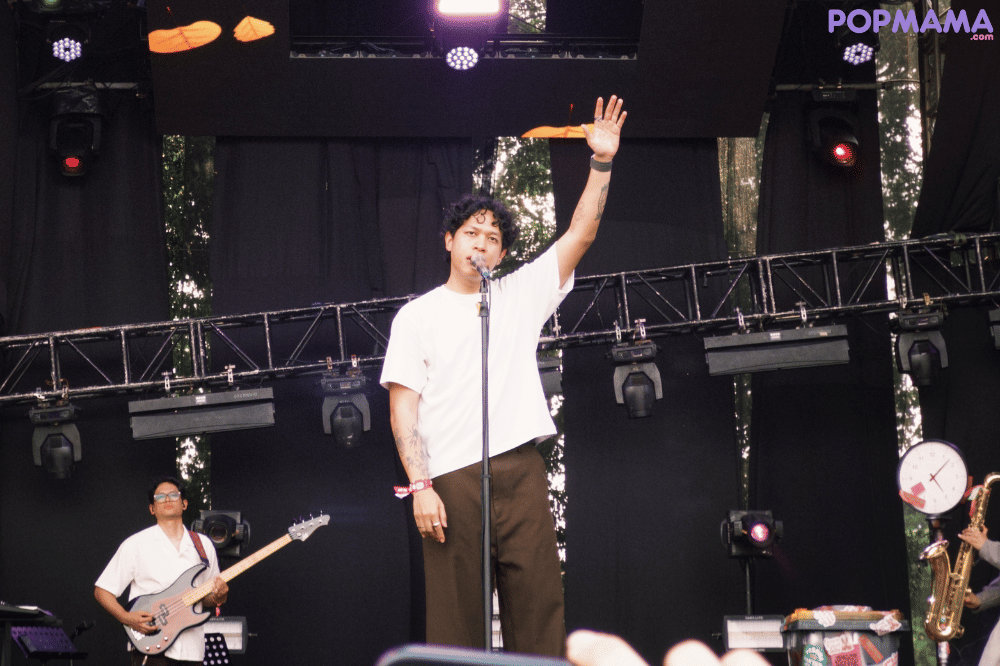 Hindia membawakan Bernadya 4 