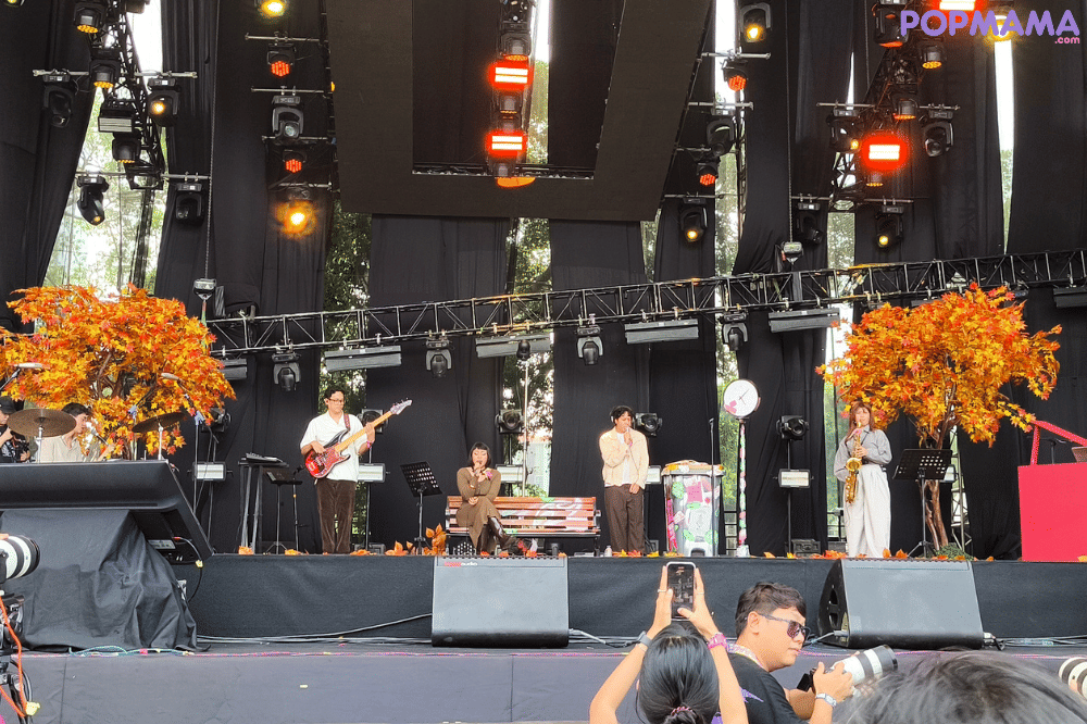 Hindia membawakan Bernadya 