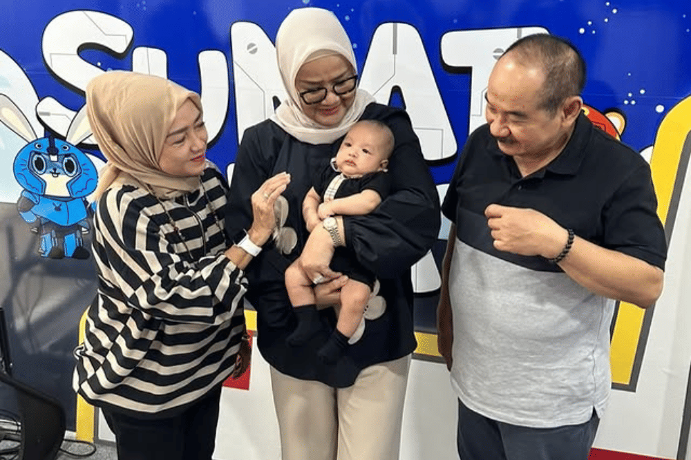 Kakek nenek baby cadmael .png