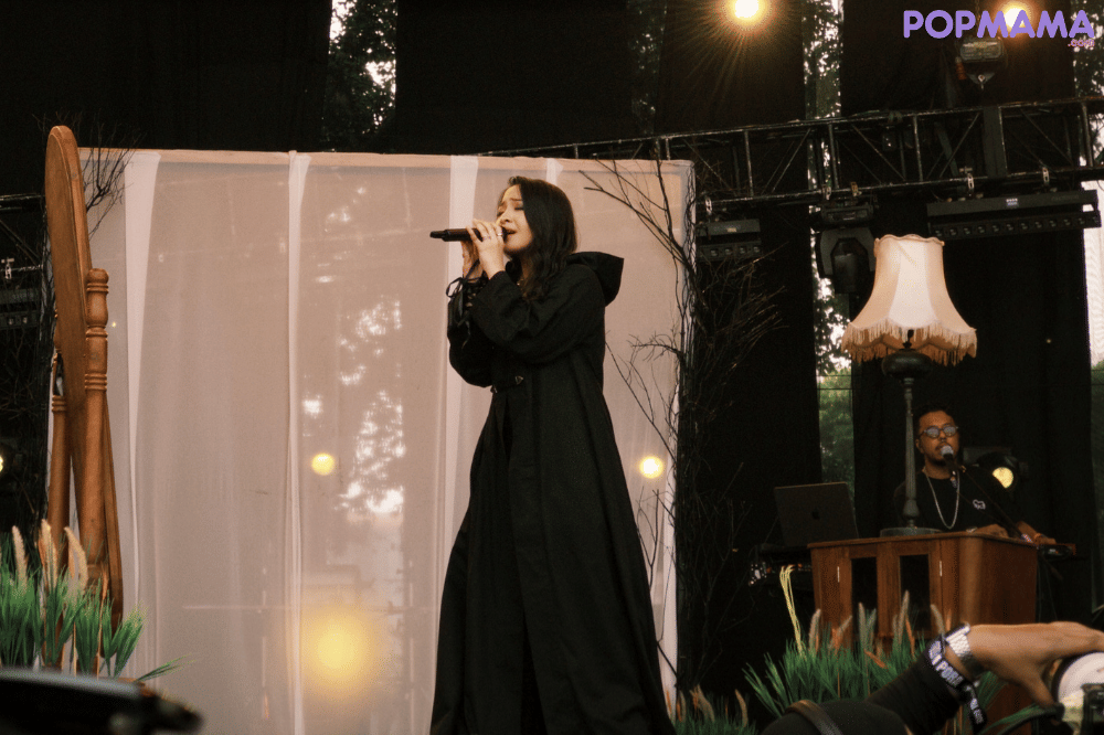 Bernadya membawakan Hindia 3 