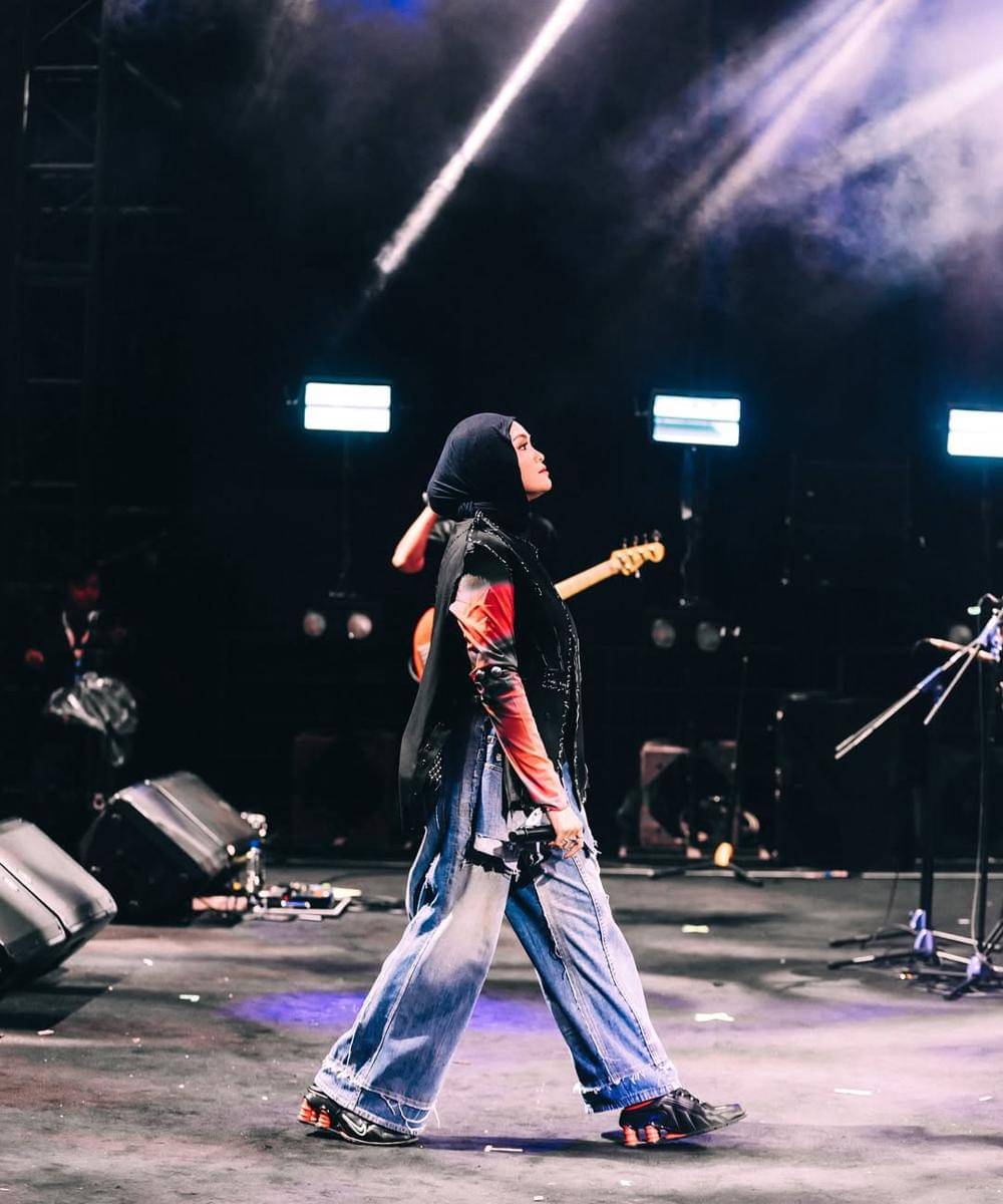 Gaya Salma Salsabil saat Tampil di Pestapora 2025 usai Vakum 5 Bulan 3.jpg