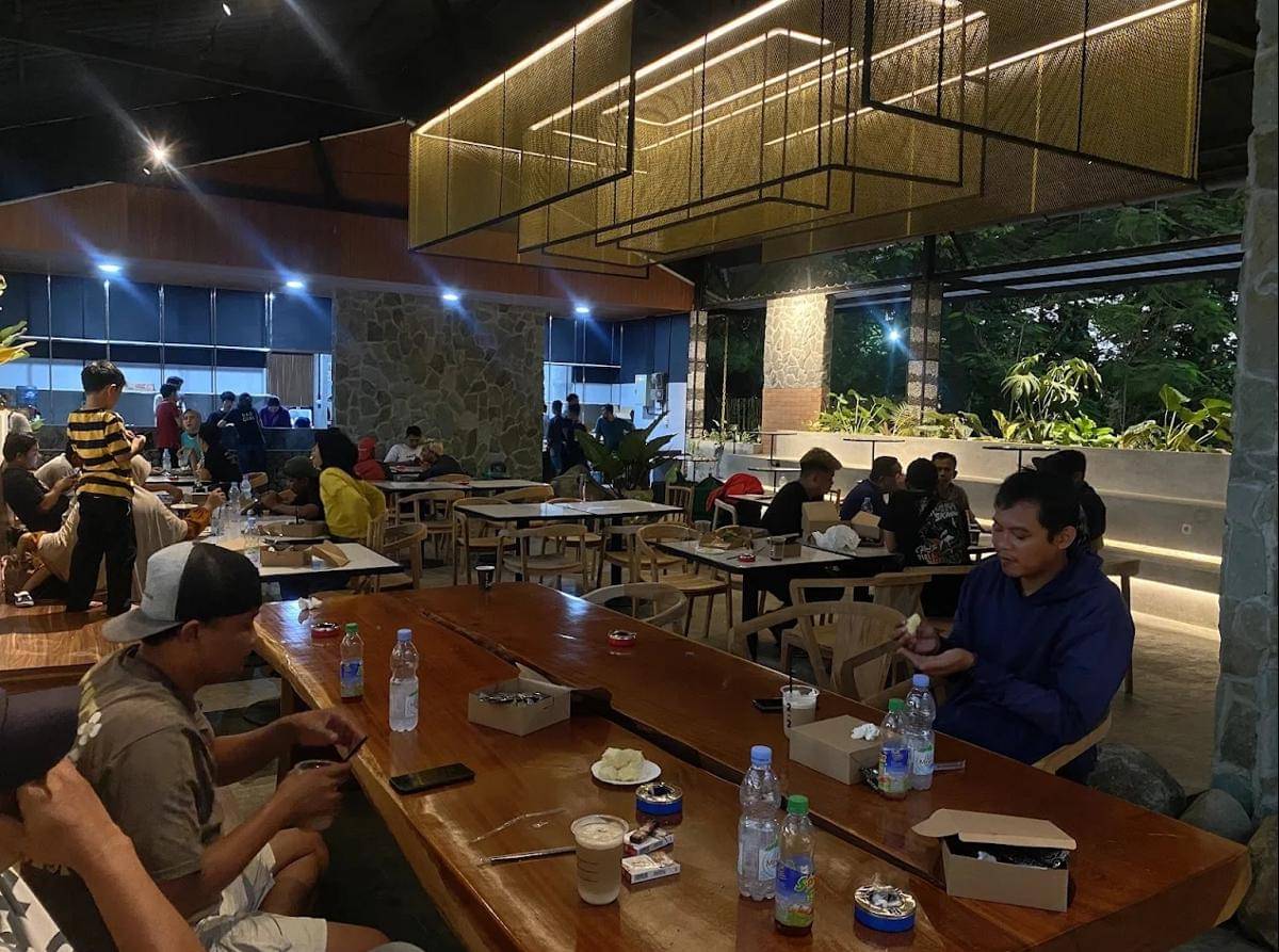 3 Cafe 24 Jam Sentul, Cocok Buat Quality Time Malam Hari