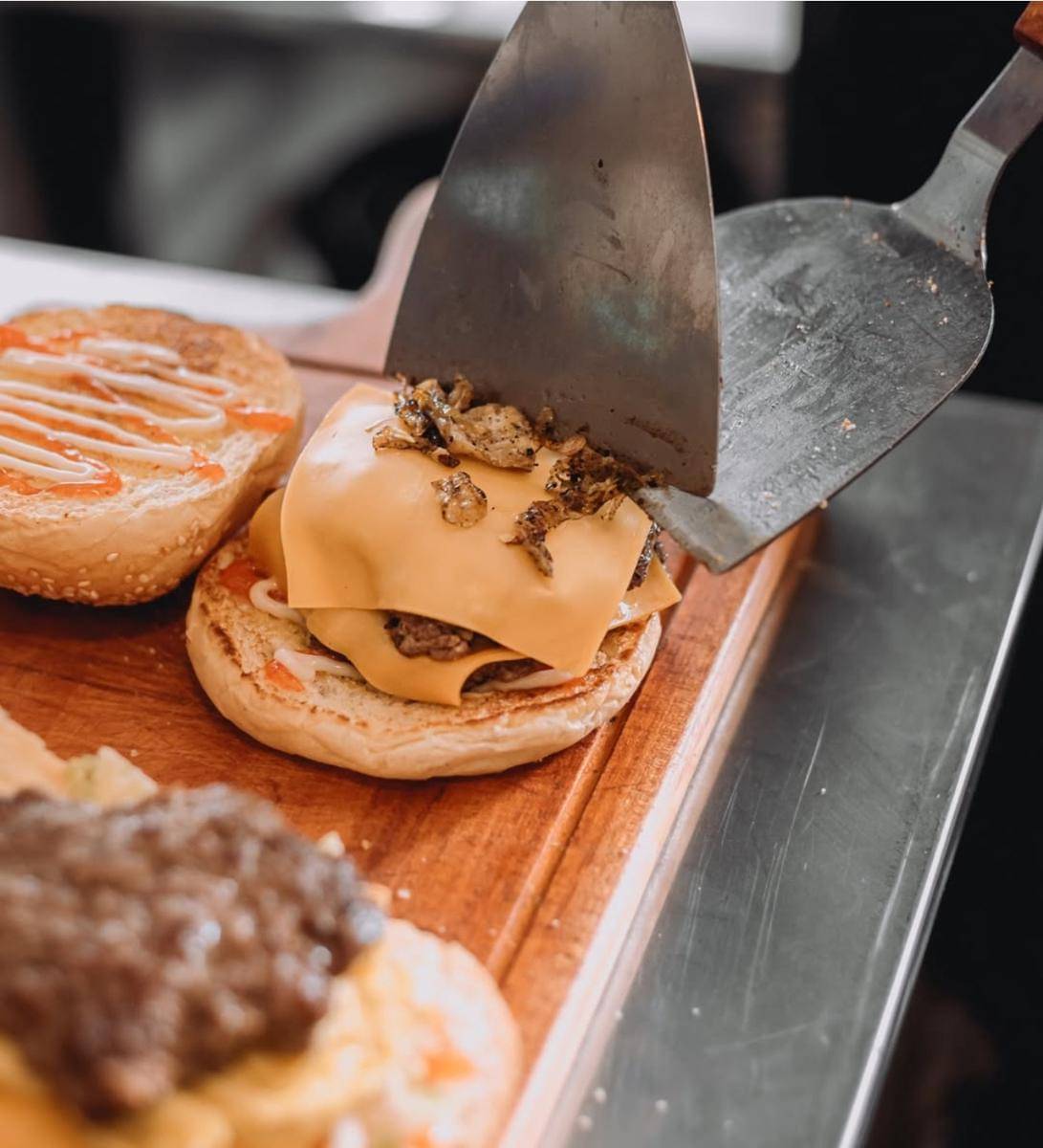 5 Cafe 24 Jam Denpasar yang Wajib Kamu Kunjungi