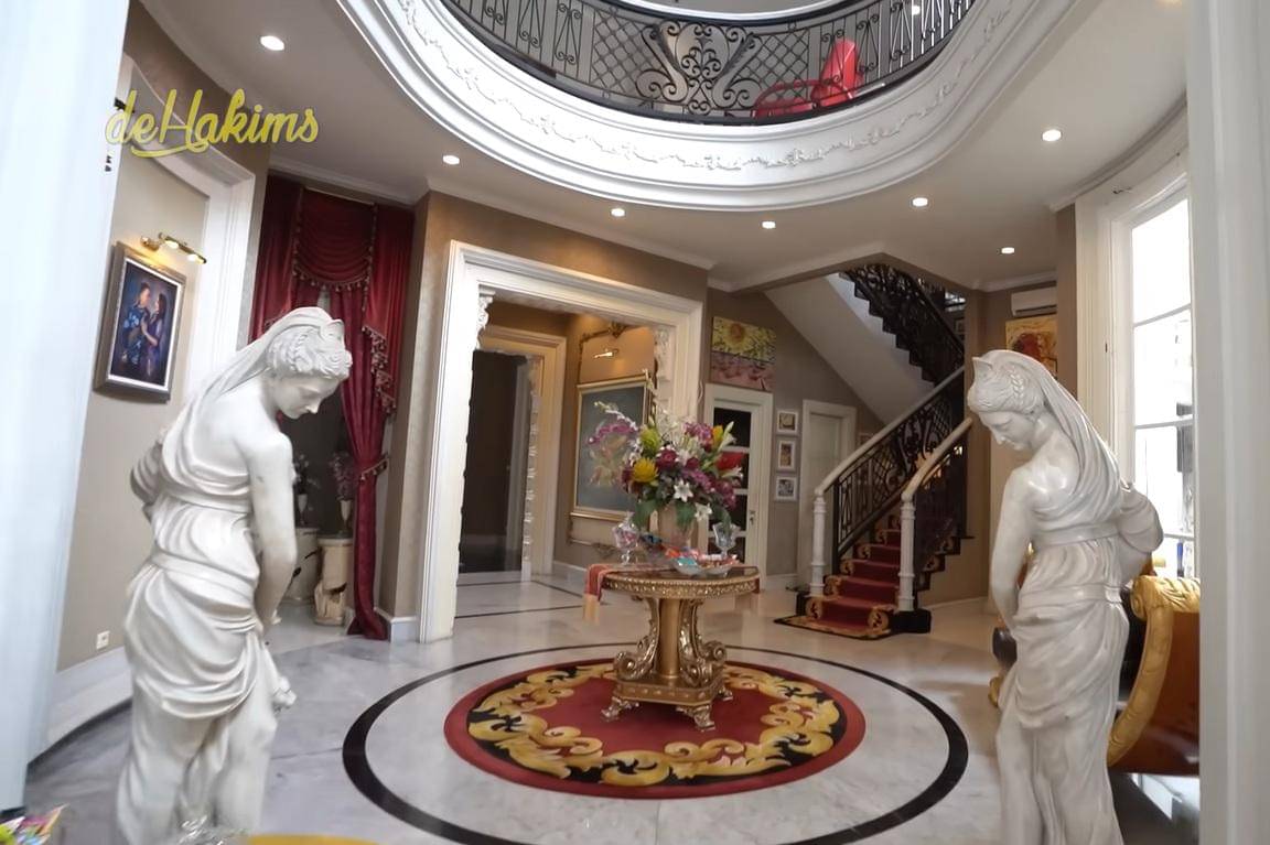 Fakta Mewahnya Rumah Monica Soraya