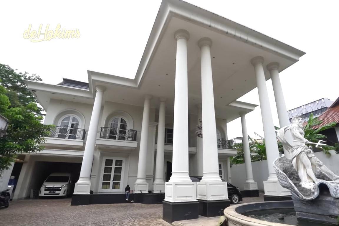 Fakta Mewahnya Rumah Monica Soraya
