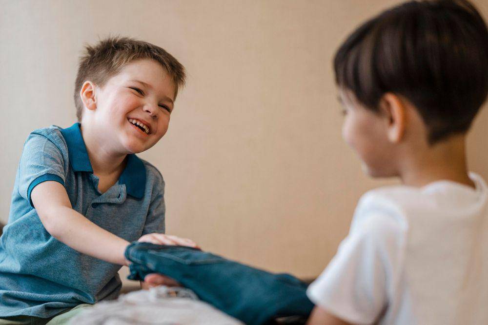 kids packing together
