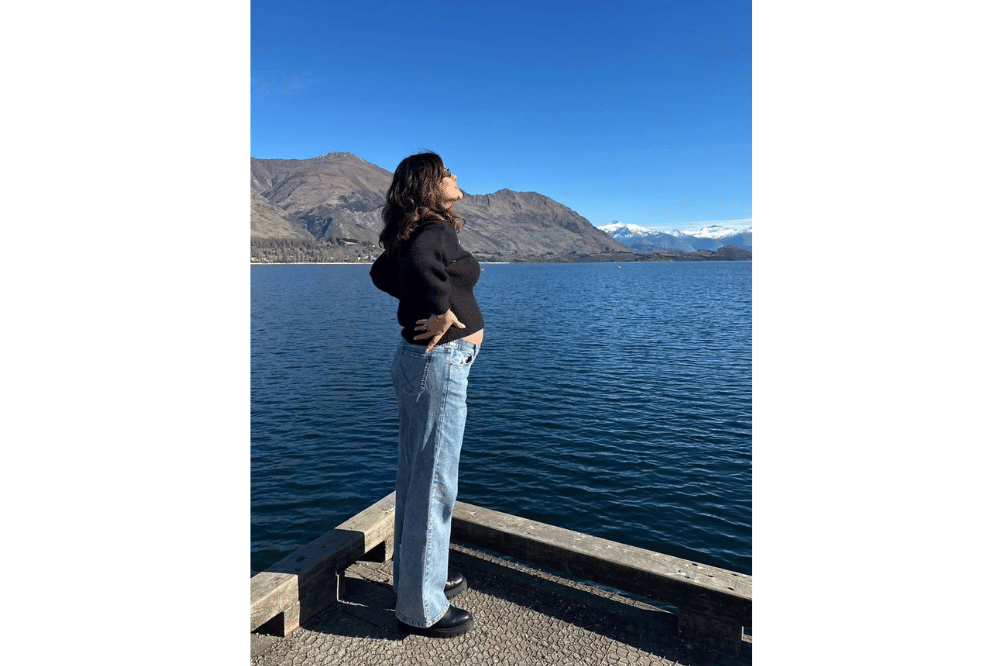 Foto Aline Adita Pamer Baby Bump saat Babymoon 5.png