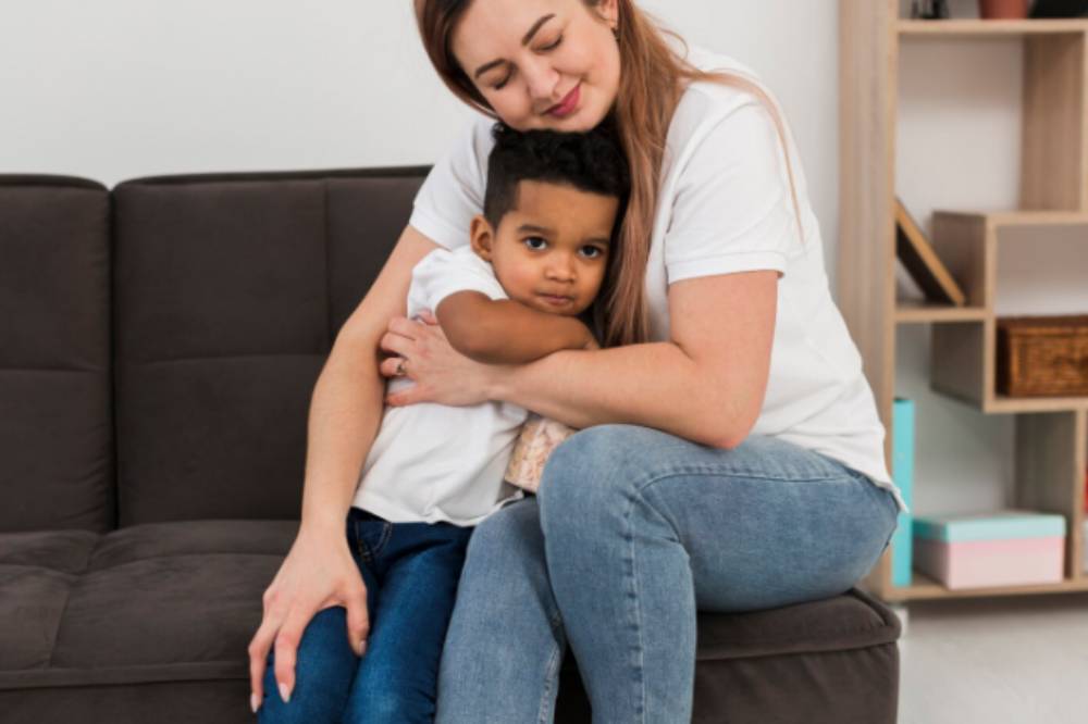 7 Cara Mendampingi Anak yang Sangat Sensitif