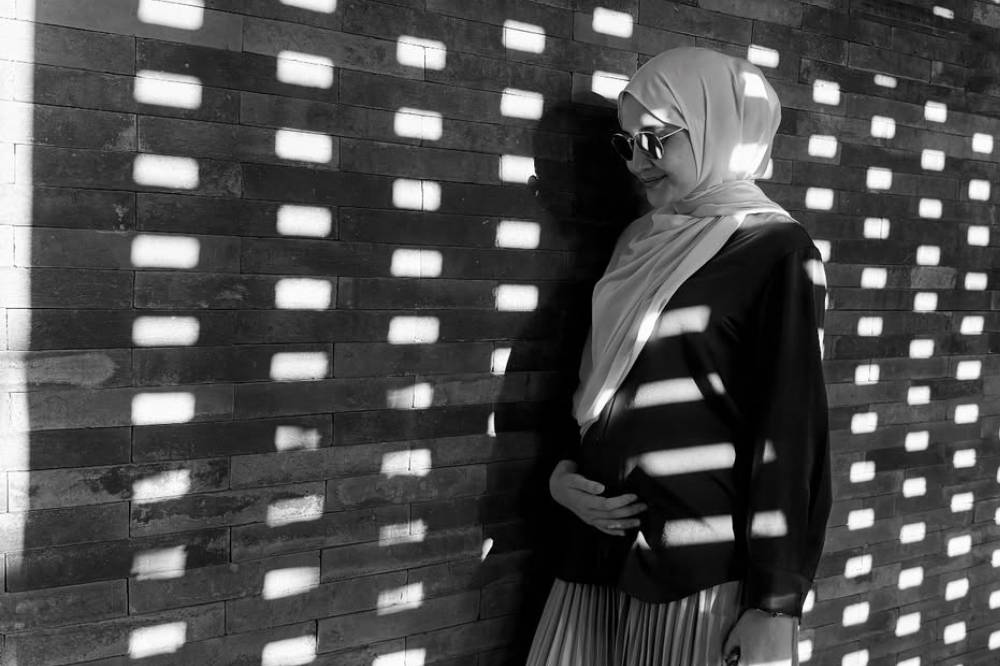 Hamil anak kedua, Zaskia Sungkar pamer baby bump.png