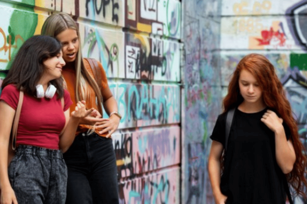 7 Jenis Teman yang Harus Diwaspadai Anak demi Kesehatan Mentalnya