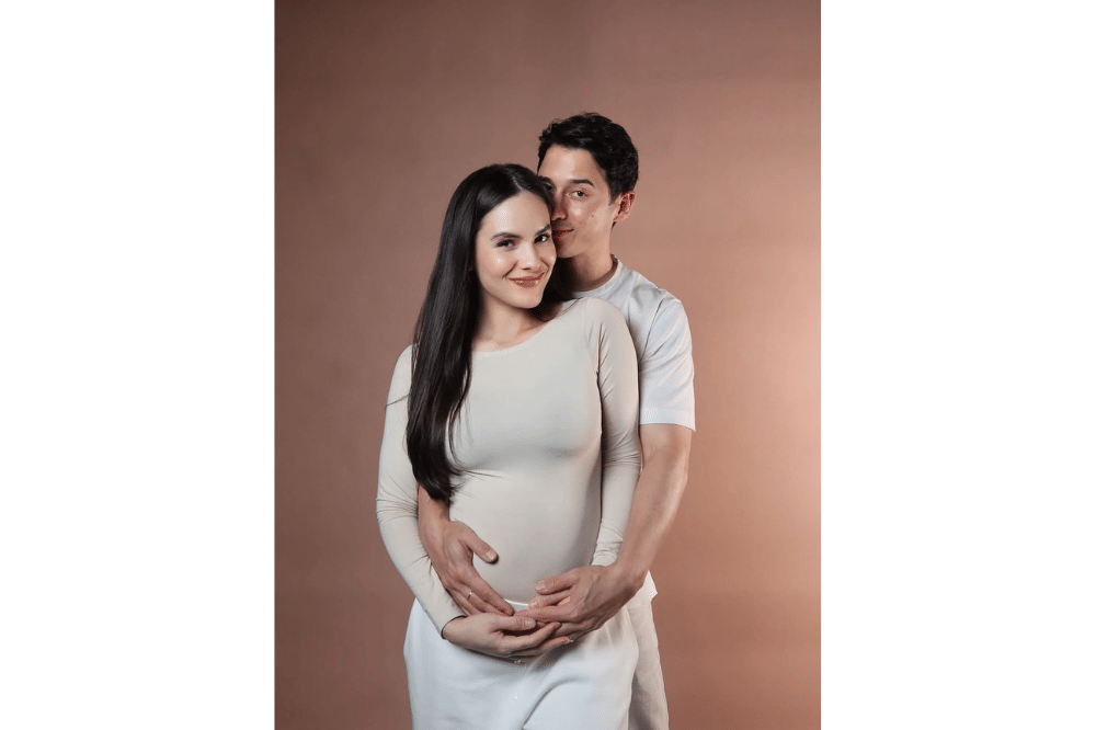 Foto Steffi Zamora Pamer Baby Bump 1.png