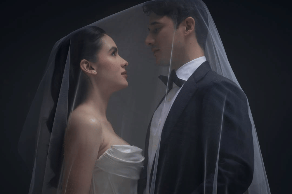 Steffi dan Nino membagikan foto dalam balutan baju pengantin pada Juli 2025.png