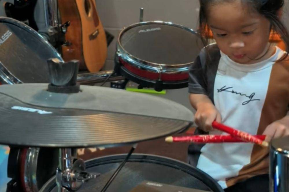 klay drummer cilik 