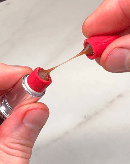 Lipstiknya cokelat buatan Amaury Guichon