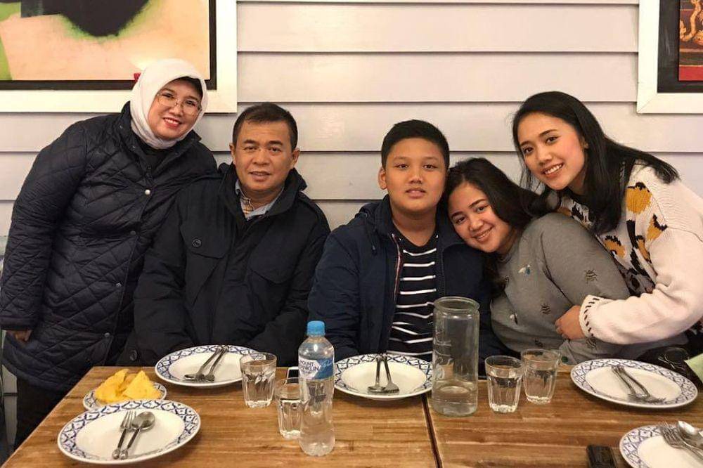 fakta keluarga puteri komarudin