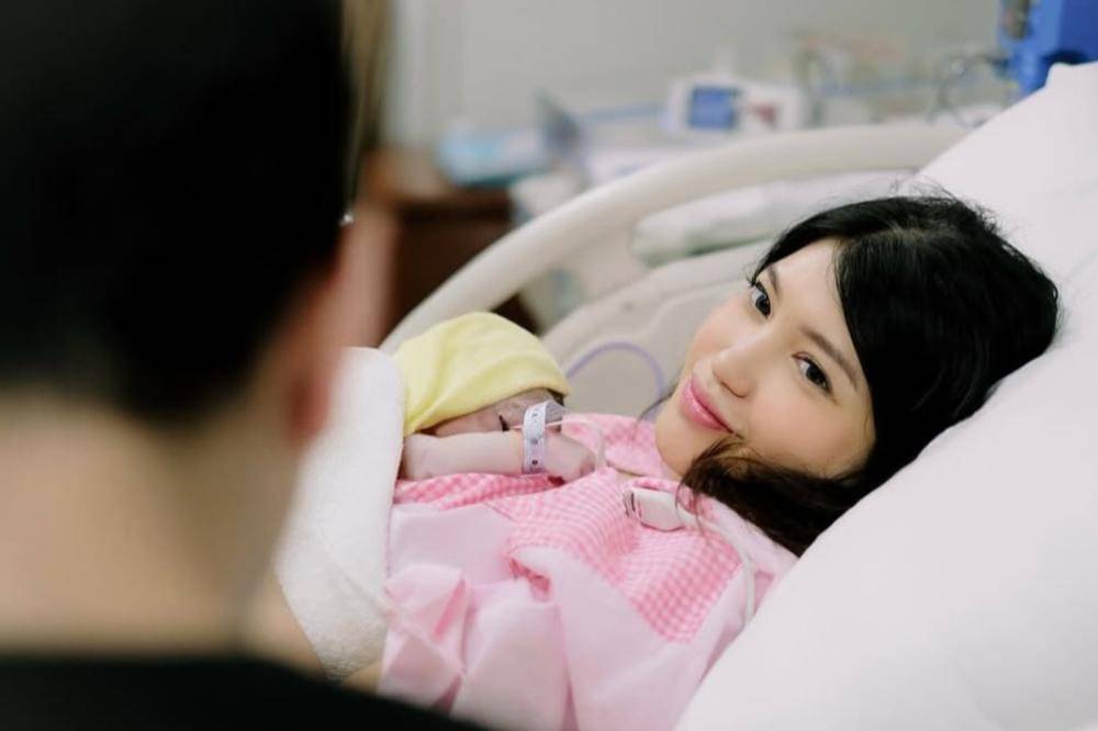 Dewi Paramitha Melahirkan Anak Pertama (1).jpg