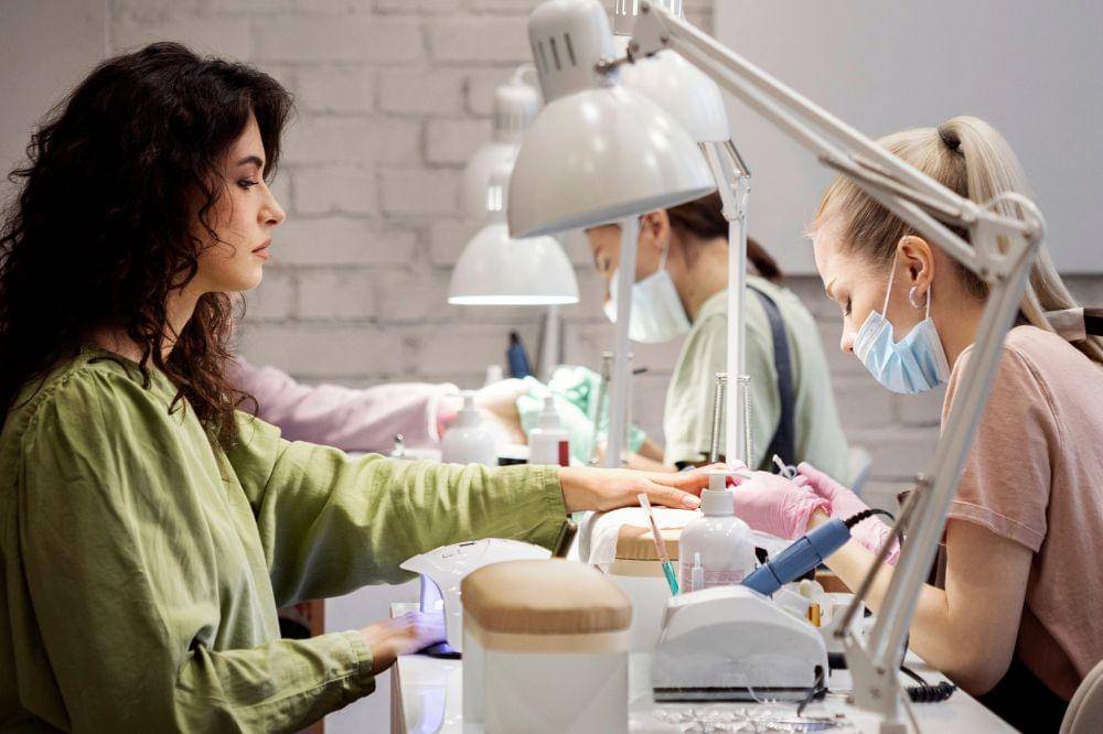 Eropa Larang Zat Kimia pada Cat Kuku yang Bisa Mengganggu Kesuburan