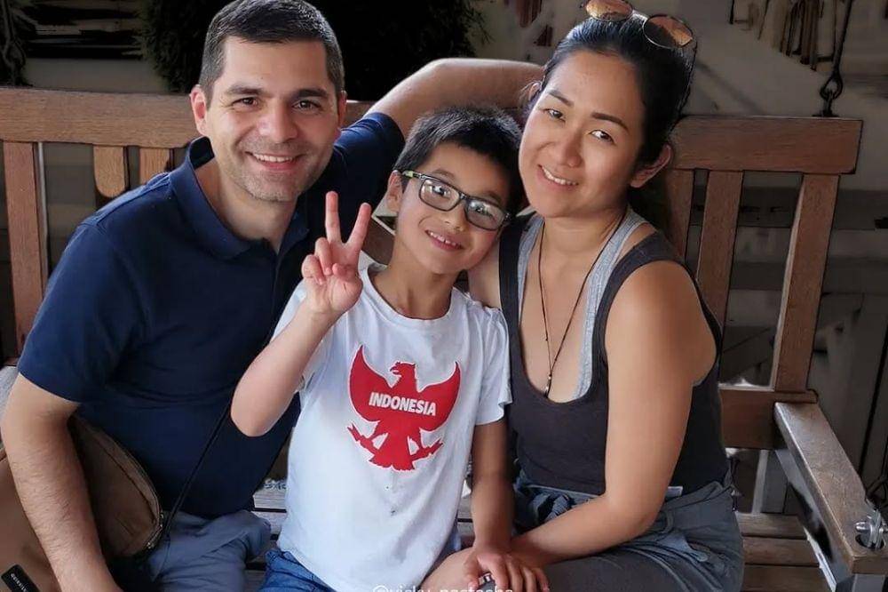 vicky natasha, wni guru di jerman