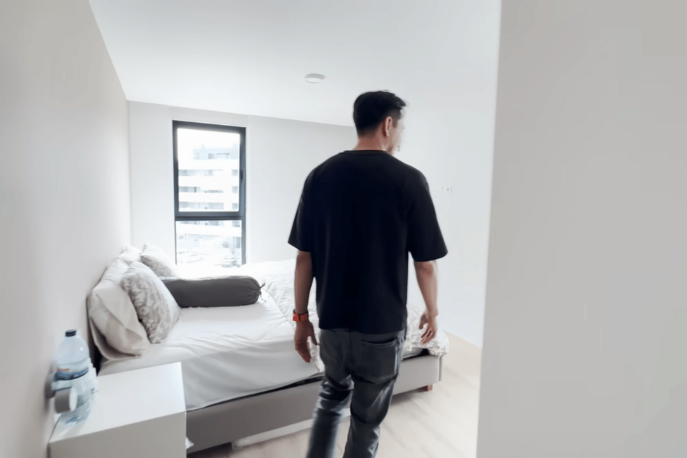 10 Foto Apartemen Anak Darius Sinathrya di Portugal 10.png