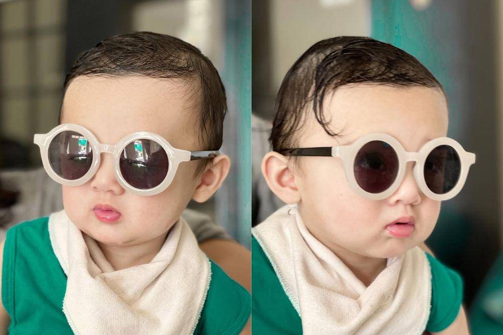 Khan Gionino pakai kacamata