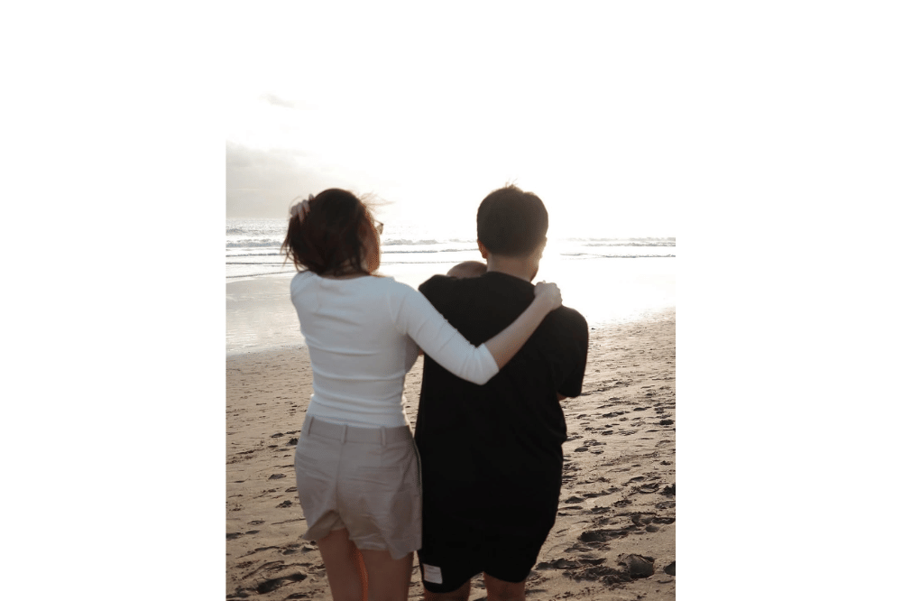 Foto Baby Arash Anak Aaliyah Massaid Liburan di Pantai 3.png