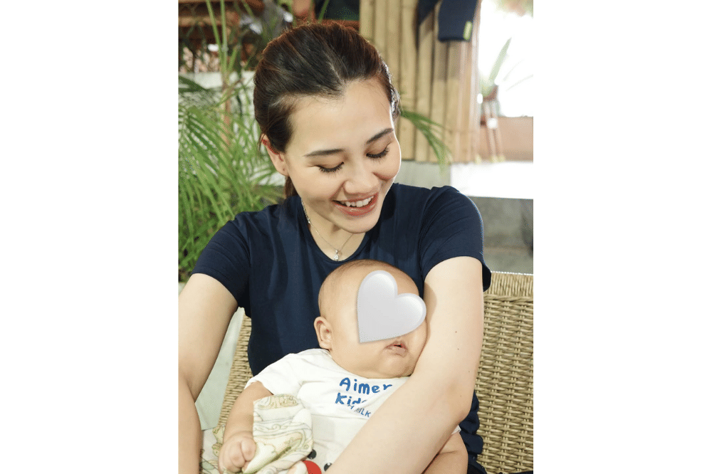 Foto Baby Arash Anak Aaliyah Massaid Liburan di Pantai 6.png