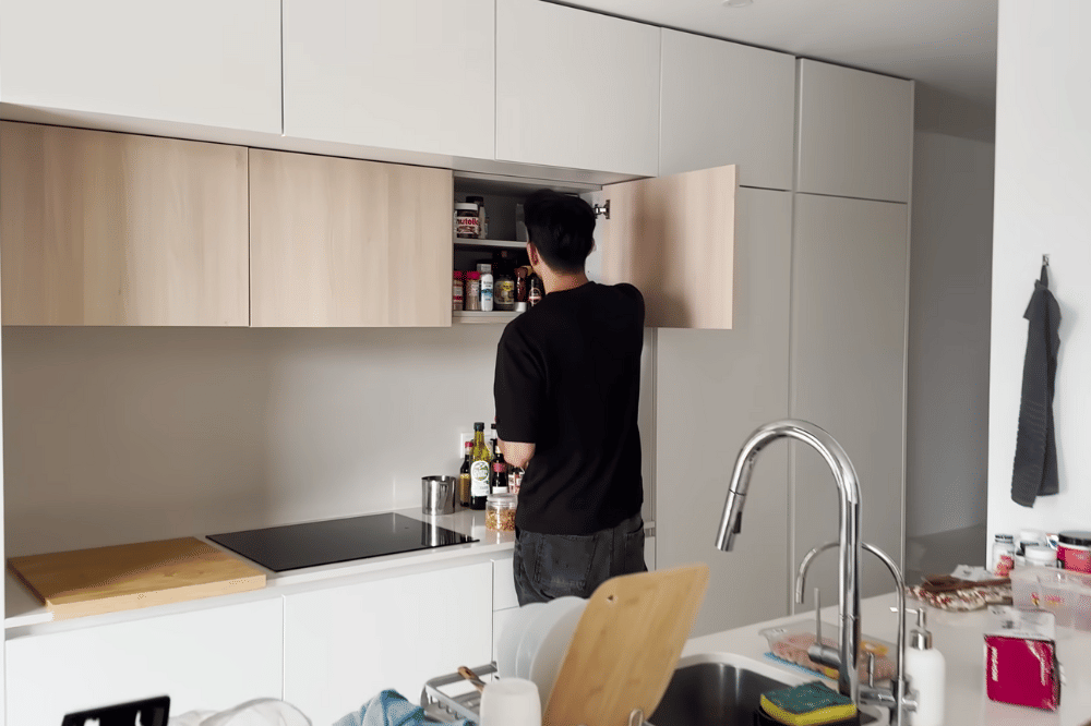 10 Foto Apartemen Anak Darius Sinathrya di Portugal 5.png