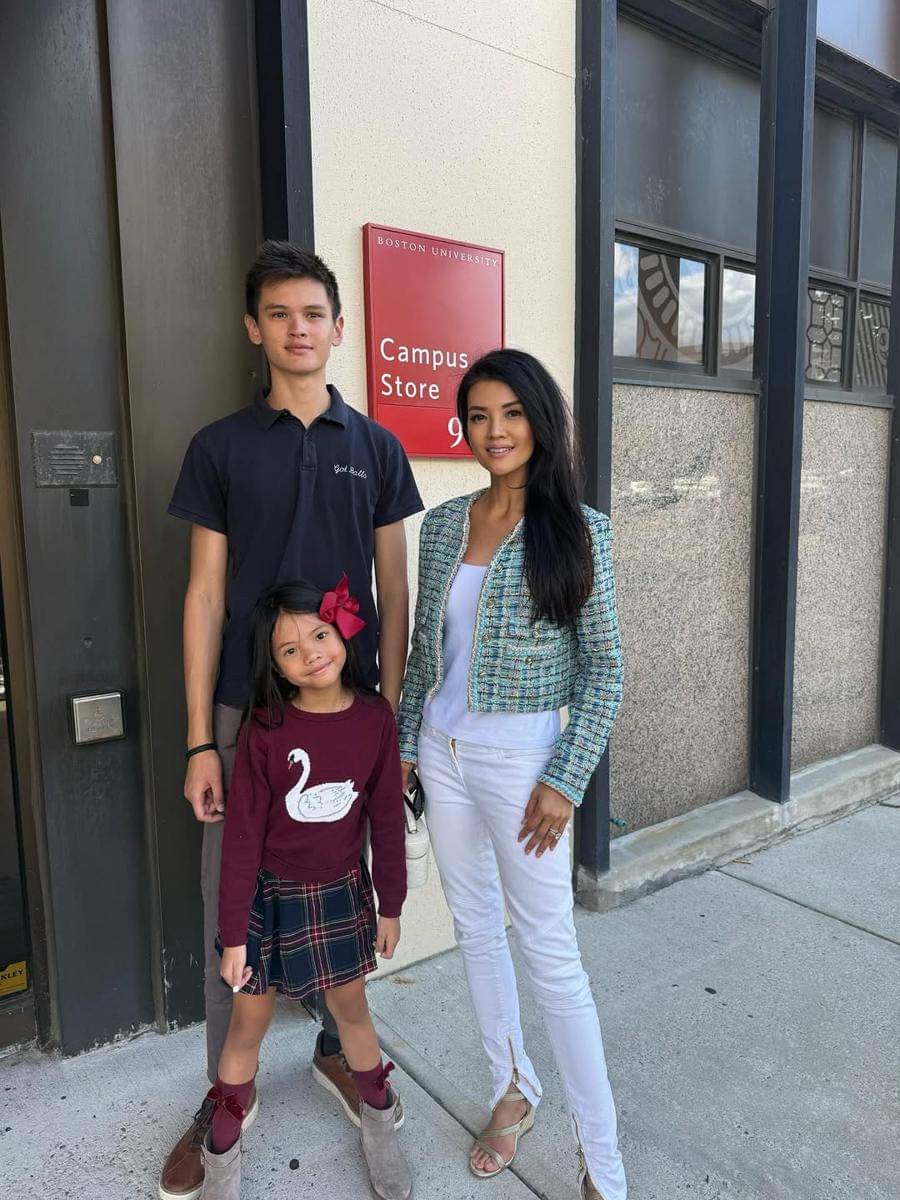 Farah Quinn antar anak kuliah di Boston University (instagram.com/farahquinnofficial) 